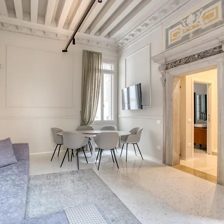 Palazzo Bonvicini 10 아파트 *